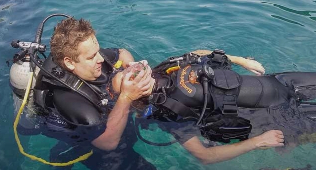 2PADI Rescue Diver