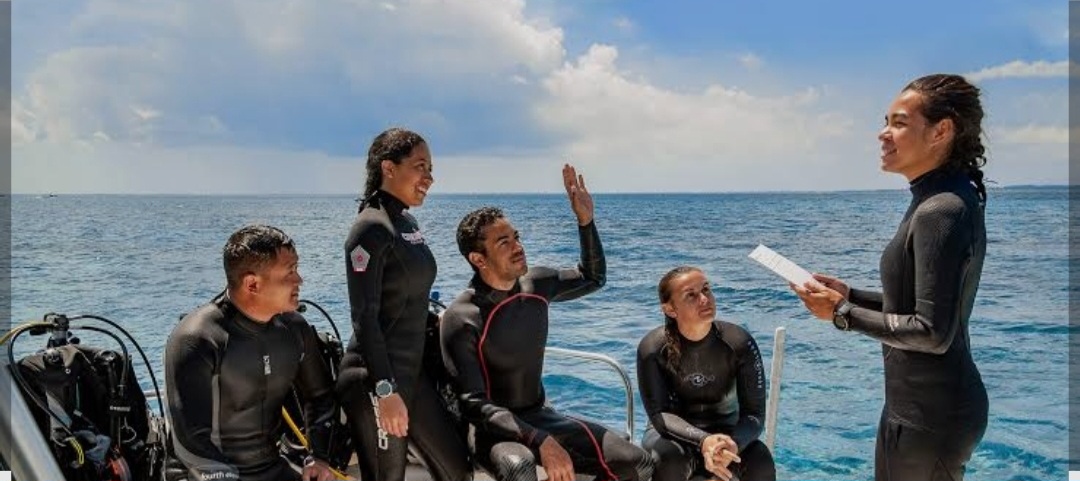 3PADI Divemaster
