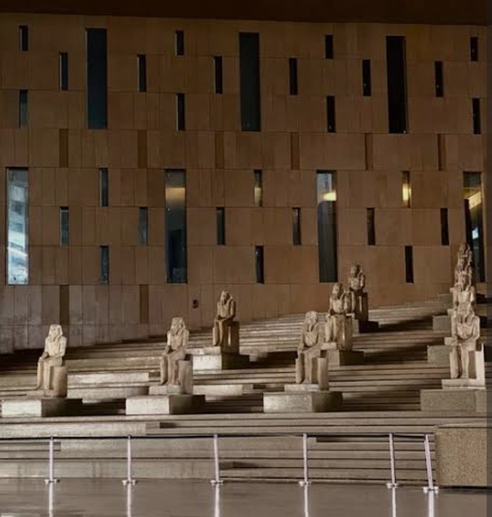 🚍✨ Hurghada’dan Kahire Turu – Büyük Mısır Müzesi, Piramitler ve Sfenks 🏛️